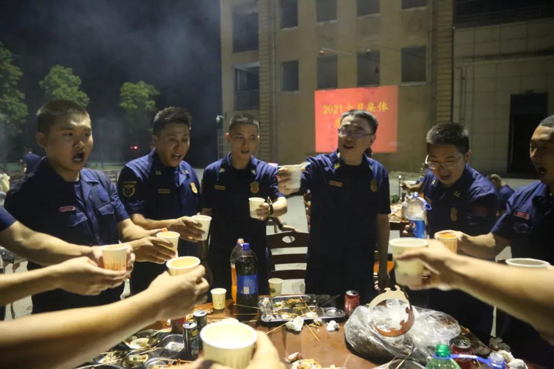 顶级消防新动态，火焰中的温情日常