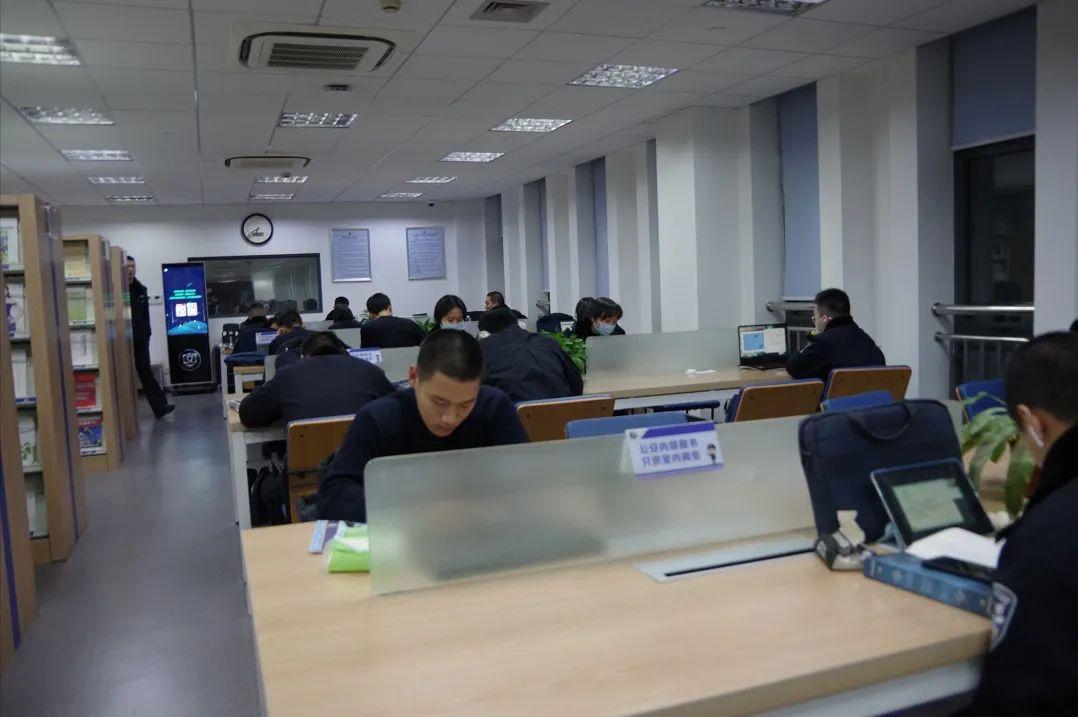 退休警察待遇最新动态与自然美景的浪漫之旅